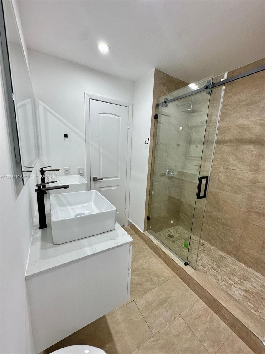 ALAMEDA IV EAST CONDO - Residential Lease