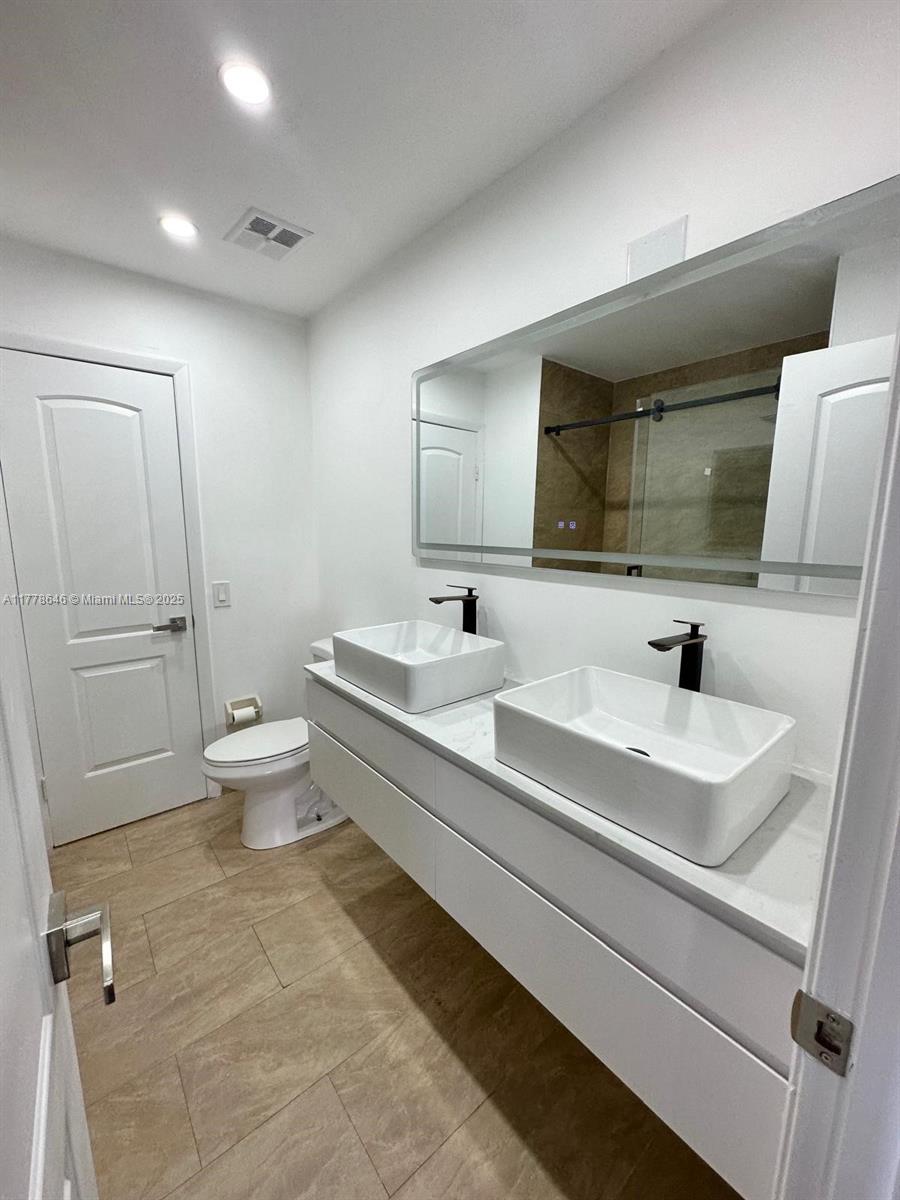 ALAMEDA IV EAST CONDO - Residential Lease