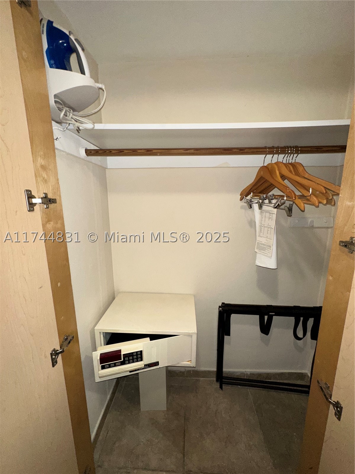 THE AVENTURA BEACH CLUB C - Residential