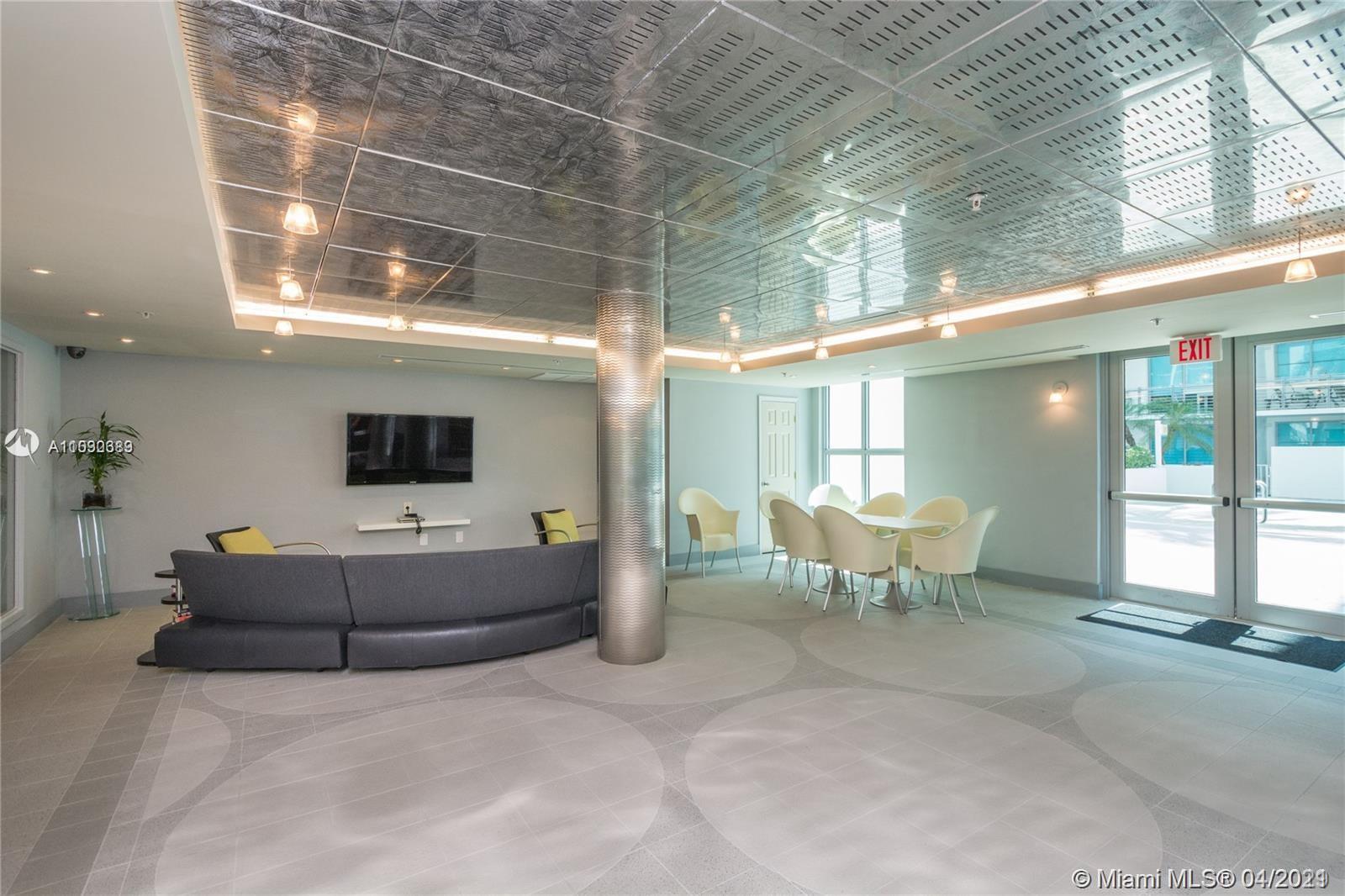 THE COSMOPOLITAN RESIDENC - Residential Lease