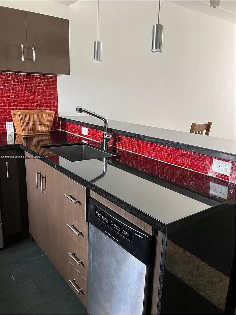 LINCOLN SUB - Residential Lease