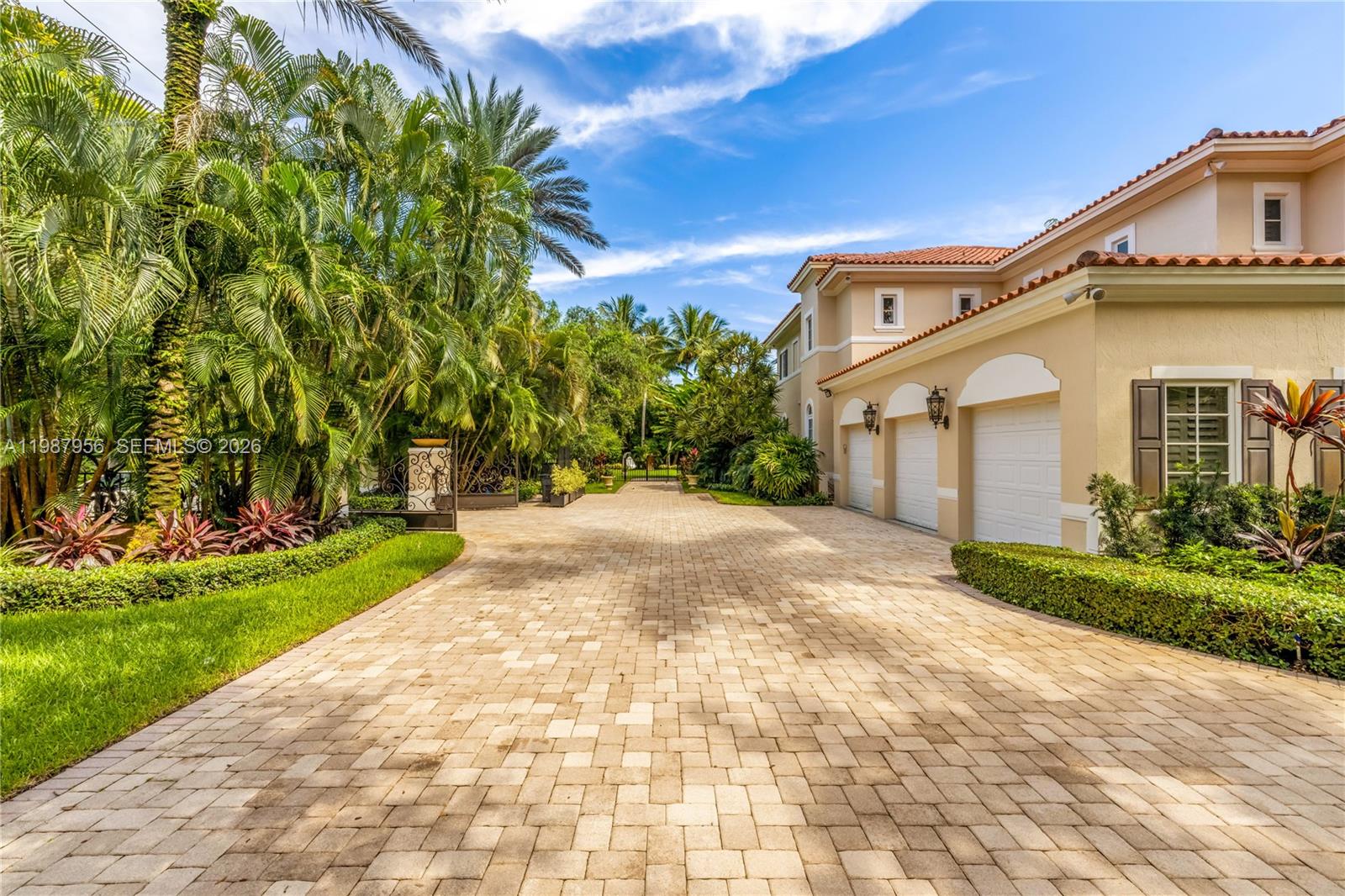 SNAPPER CREEK LAKES SUB - Residential