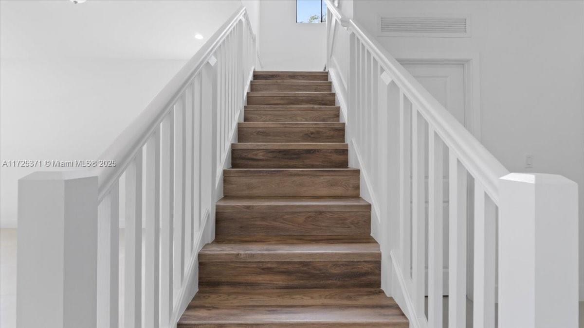 EAST HILL - Residential