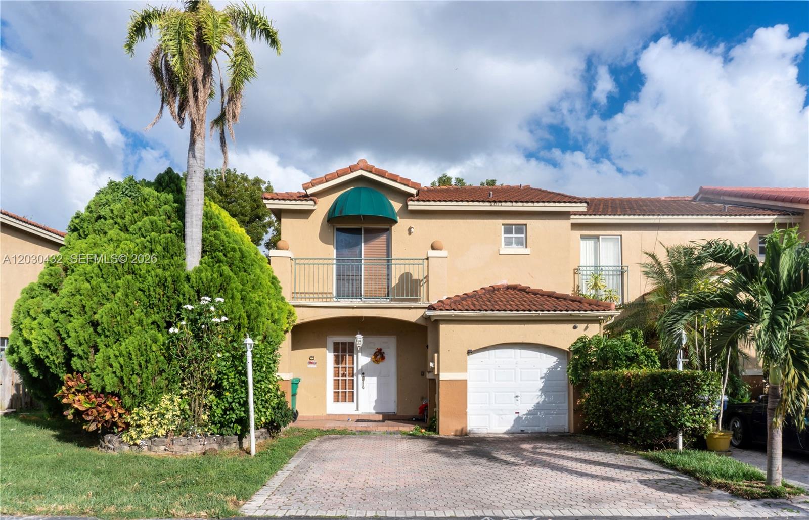Corner 3-bed, 2-bath townhome with 1-car garage in West Kendall —Low HOA, no CDD! Located just minutes from Miccosukee Golf & Country Club, Westwind Lakes Park with skate park and splash pad, West Kendall Baptist Hospital, top-rated schools, Publix, gyms, and major thoroughfares. Enjoy the perfect balance of location, functionality, and comfort!