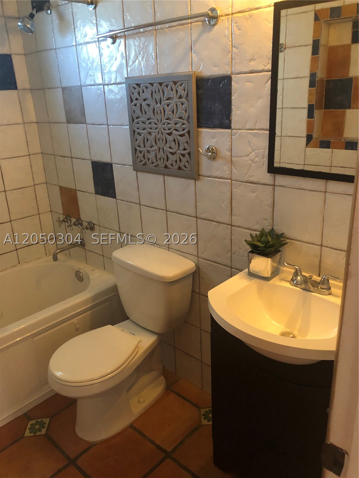 MAYO APARTMENTS ASSOC INC - Residential Lease