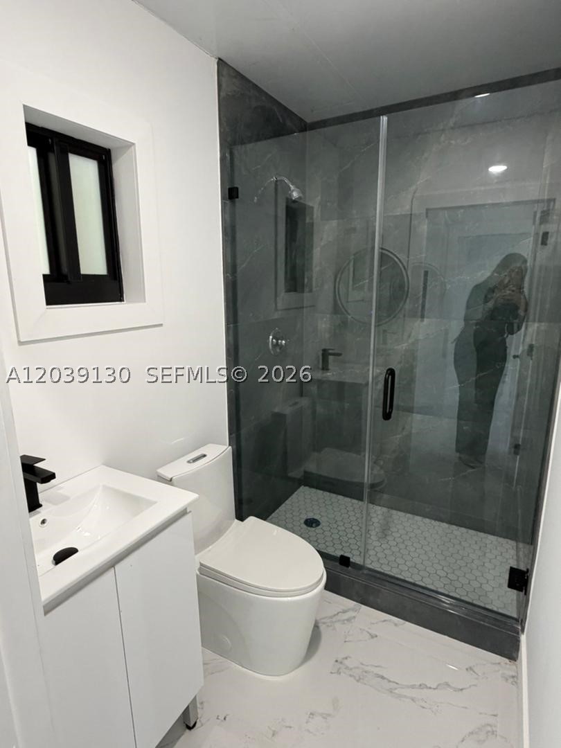 Enjoy comfort and privacy in this beautiful, fully remodeled detached home with plenty of natural light. It features an interior hallway, a comfortable bedroom, a modern bathroom, and a kitchen equipped with new stainless-steel appliances. The entire house features elegant porcelain tile floors, air conditioning, and a separate entrance with a paved patio. Best of all, water and electricity are already included in the rent. It’s the ideal choice—ready for you to move in today.