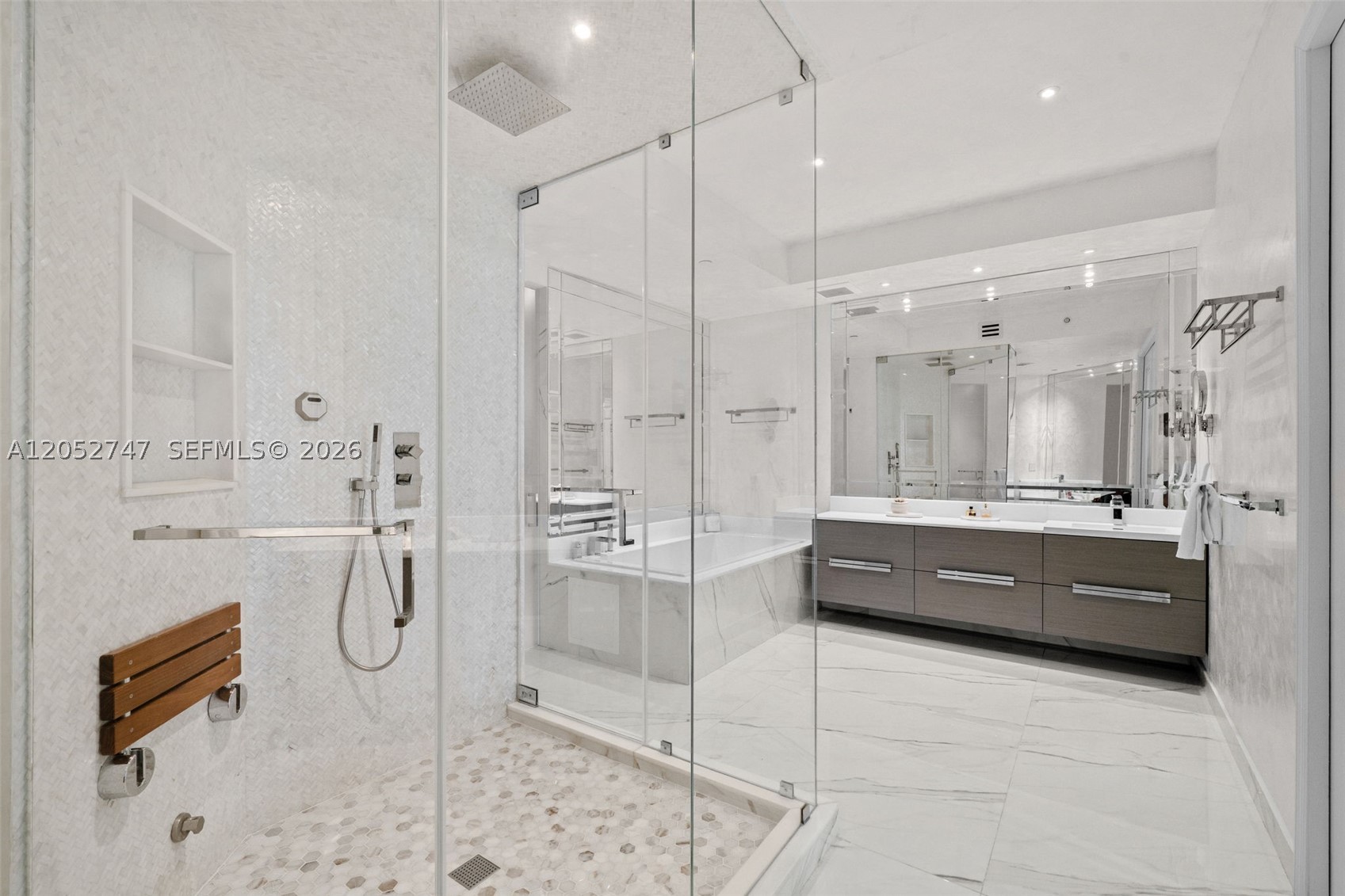 TURNBERRY OCEAN COLONY - Residential