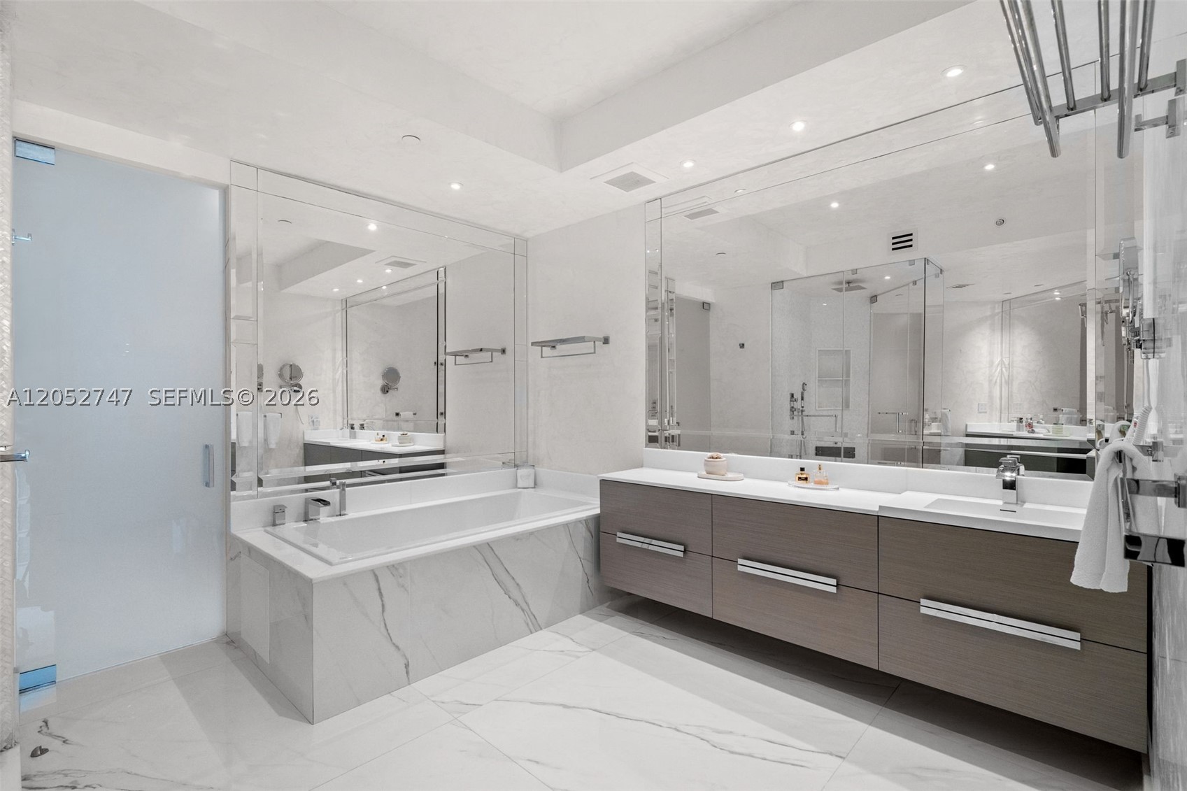 TURNBERRY OCEAN COLONY - Residential