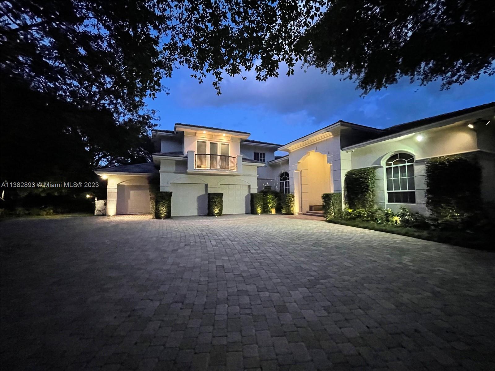 TOWN & RANCH ESTS - Residential