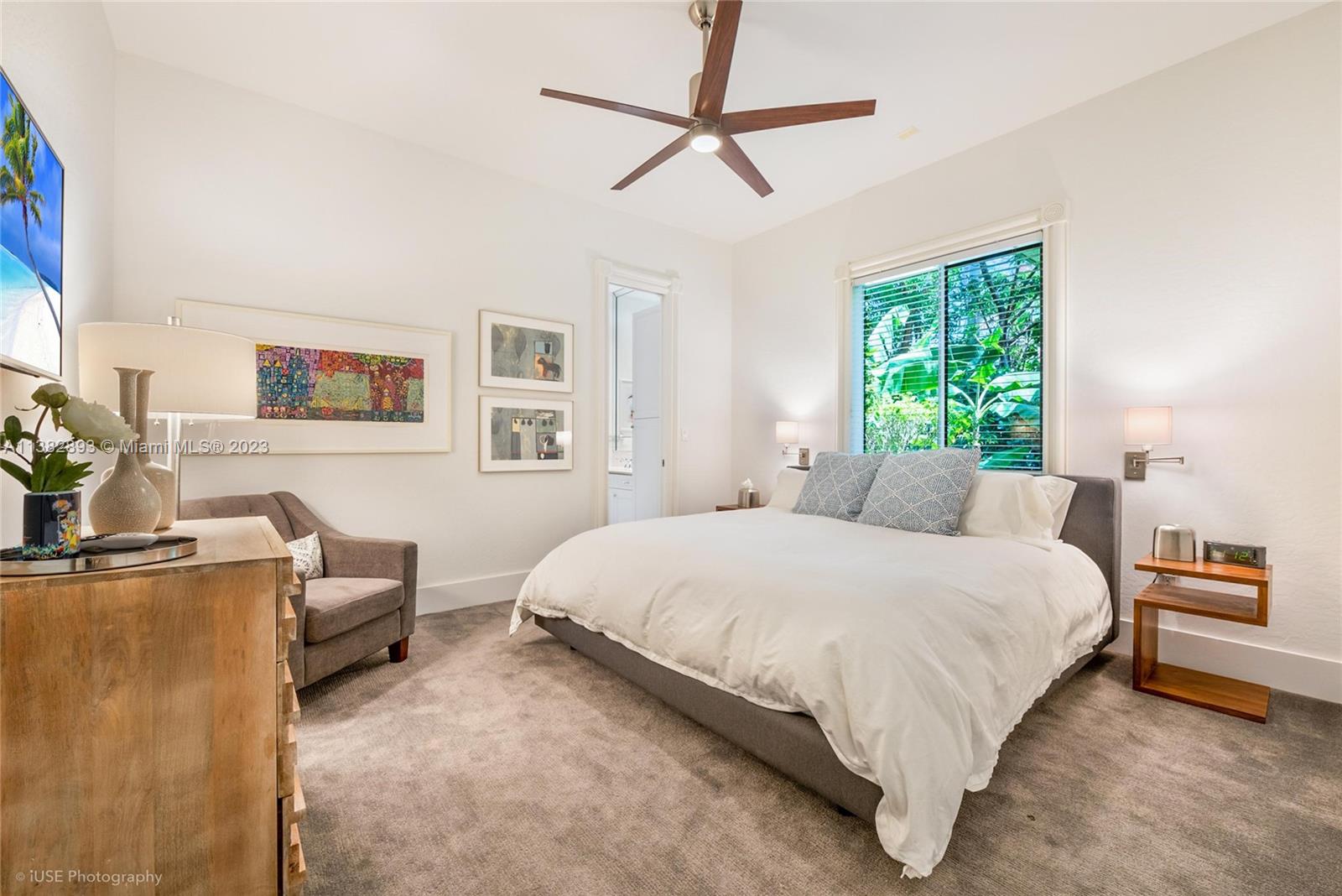 TOWN & RANCH ESTS - Residential