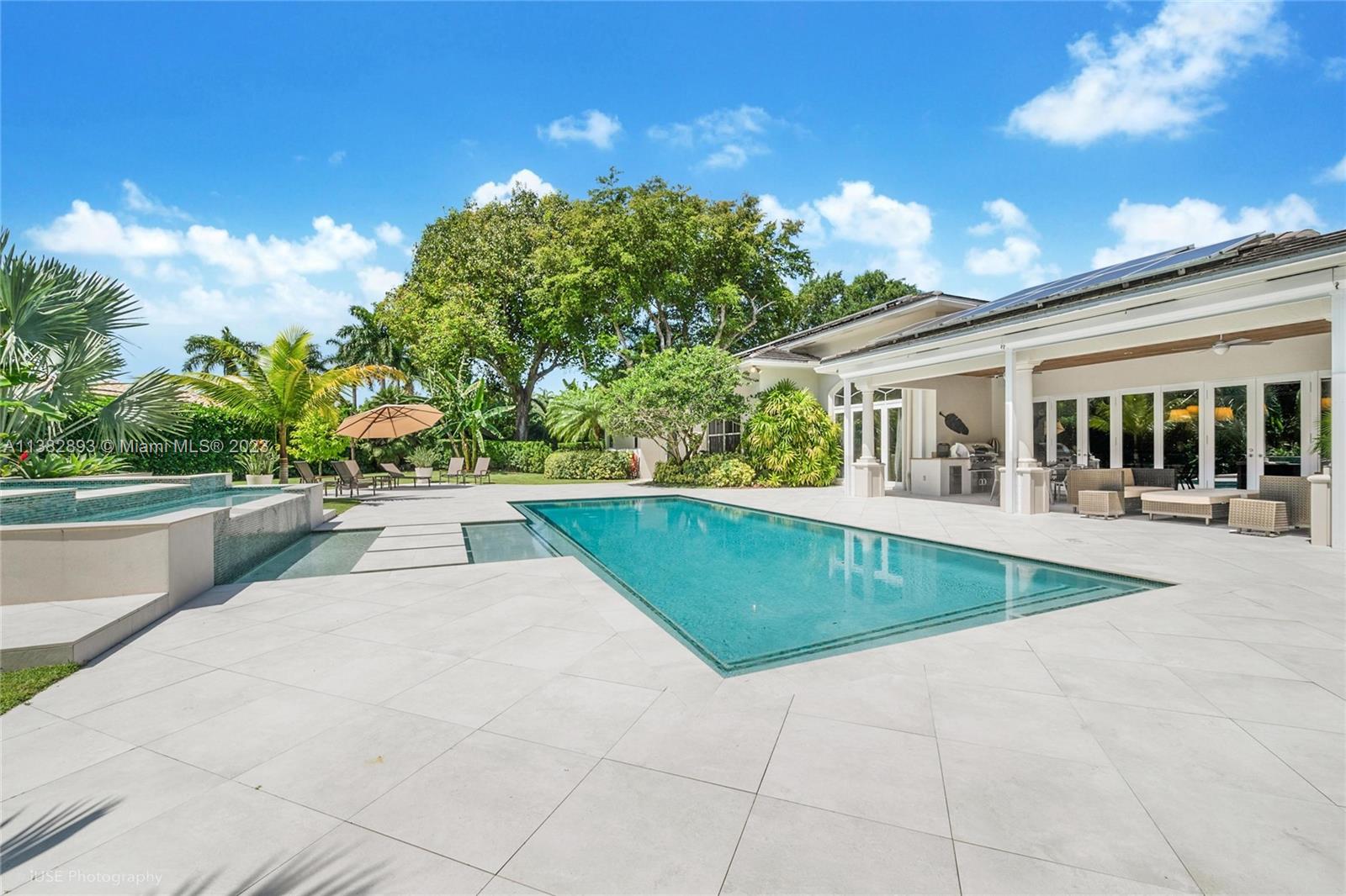 TOWN & RANCH ESTS - Residential
