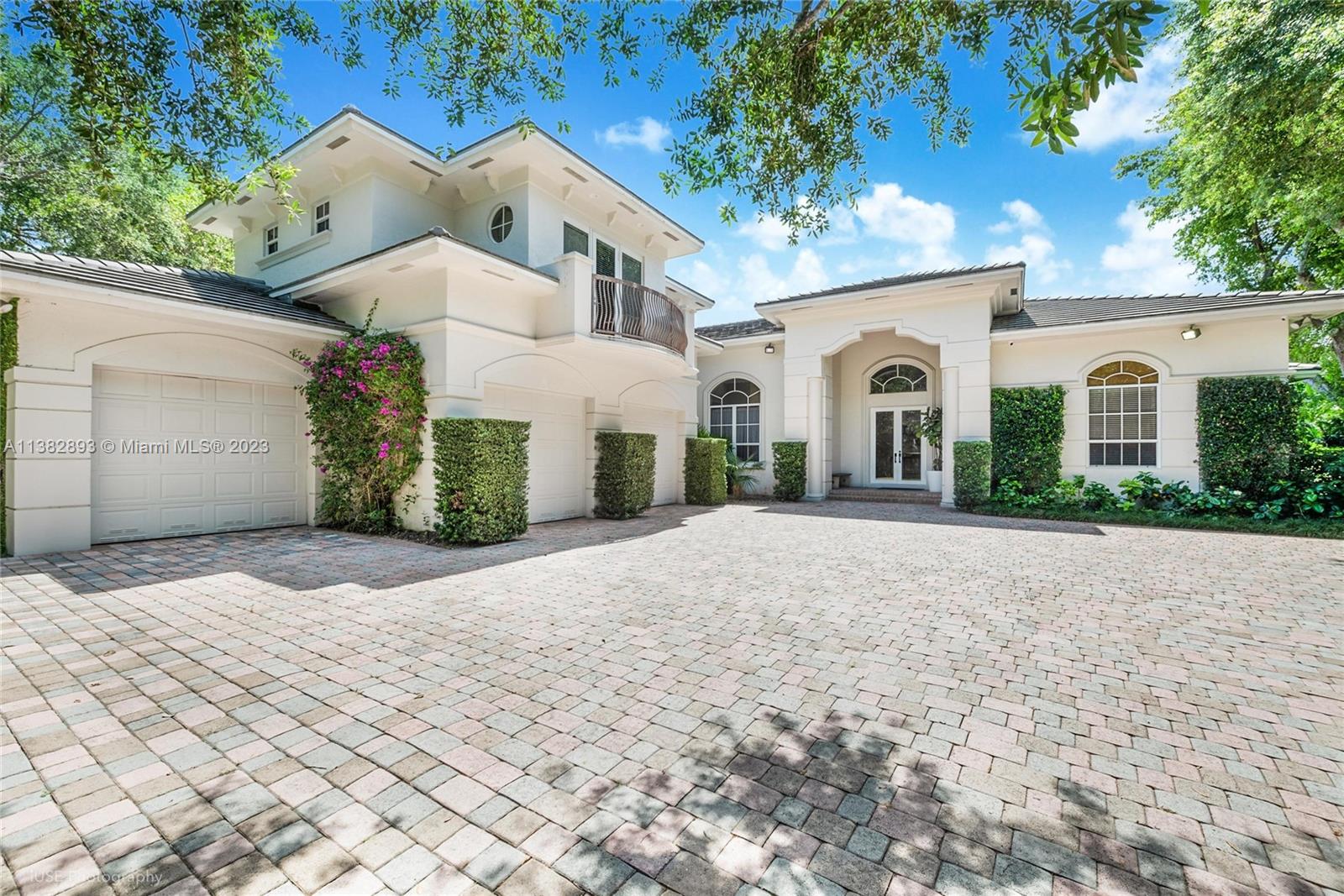 TOWN & RANCH ESTS - Residential
