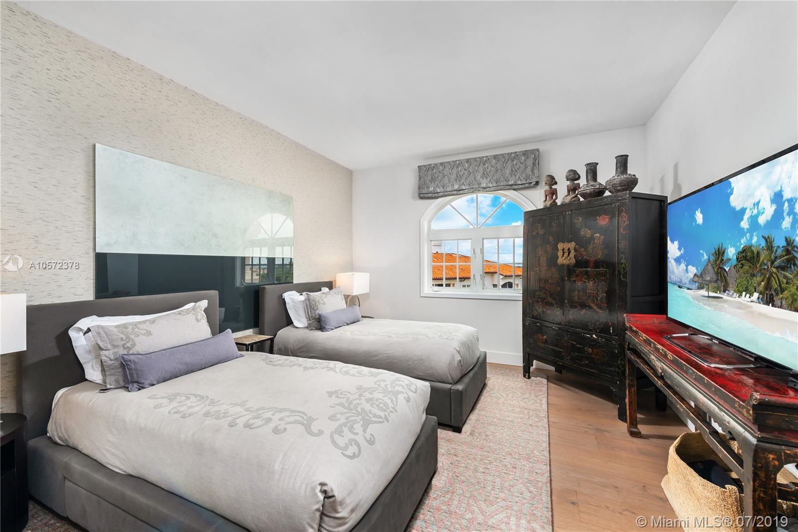 OCEANSIDE FISHER ISL COND - Residential