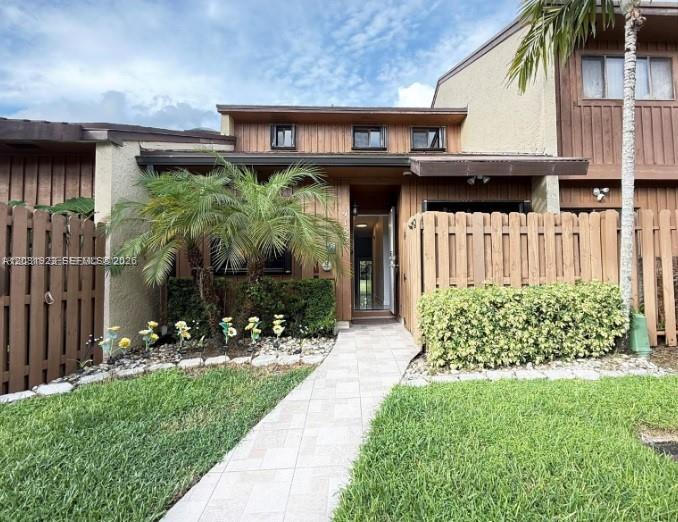 PINE ISLAND LAKES TOWNHOM - Residential