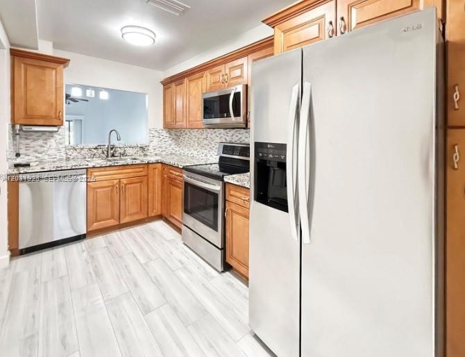 PINE ISLAND LAKES TOWNHOM - Residential