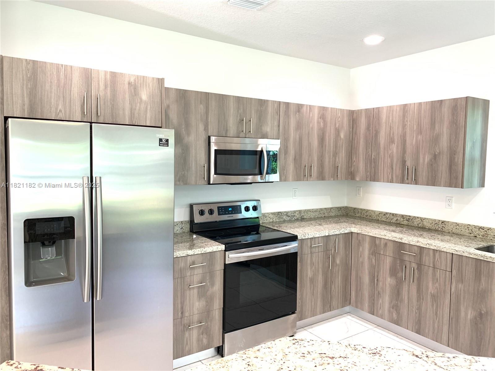 LAKE FOREST SEC 4 - Residential Lease