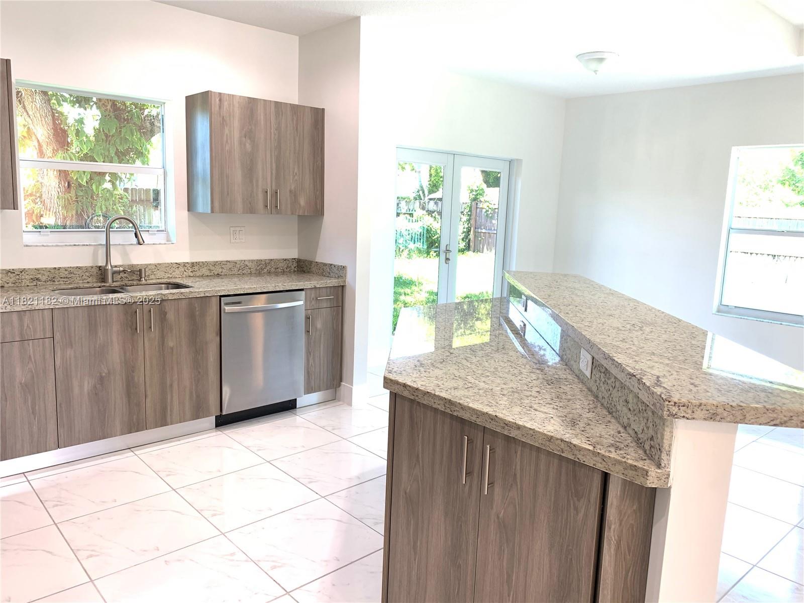LAKE FOREST SEC 4 - Residential Lease