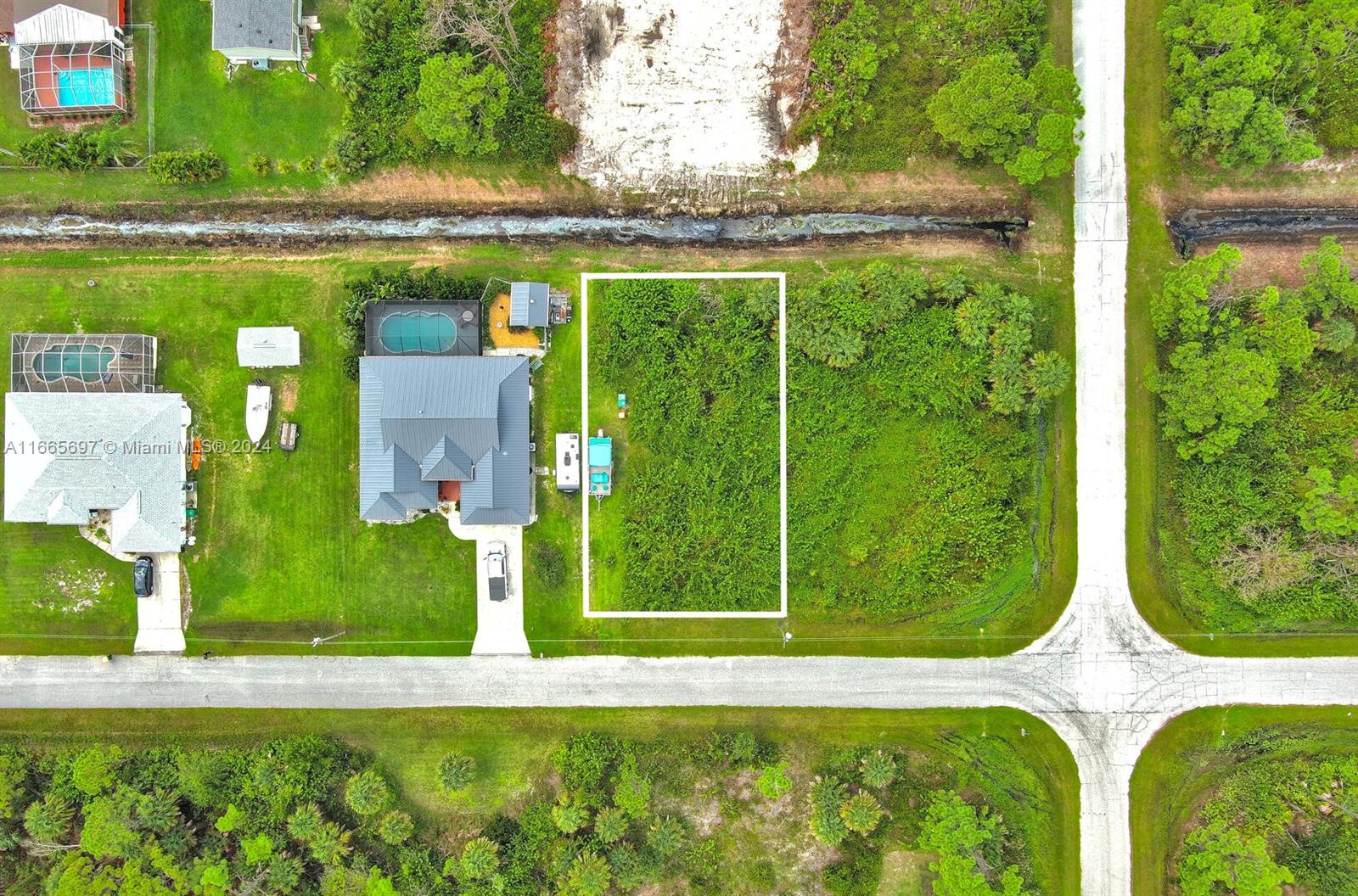 Port Charlotte - Land