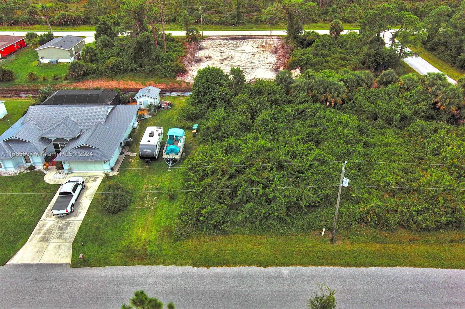 Port Charlotte - Land