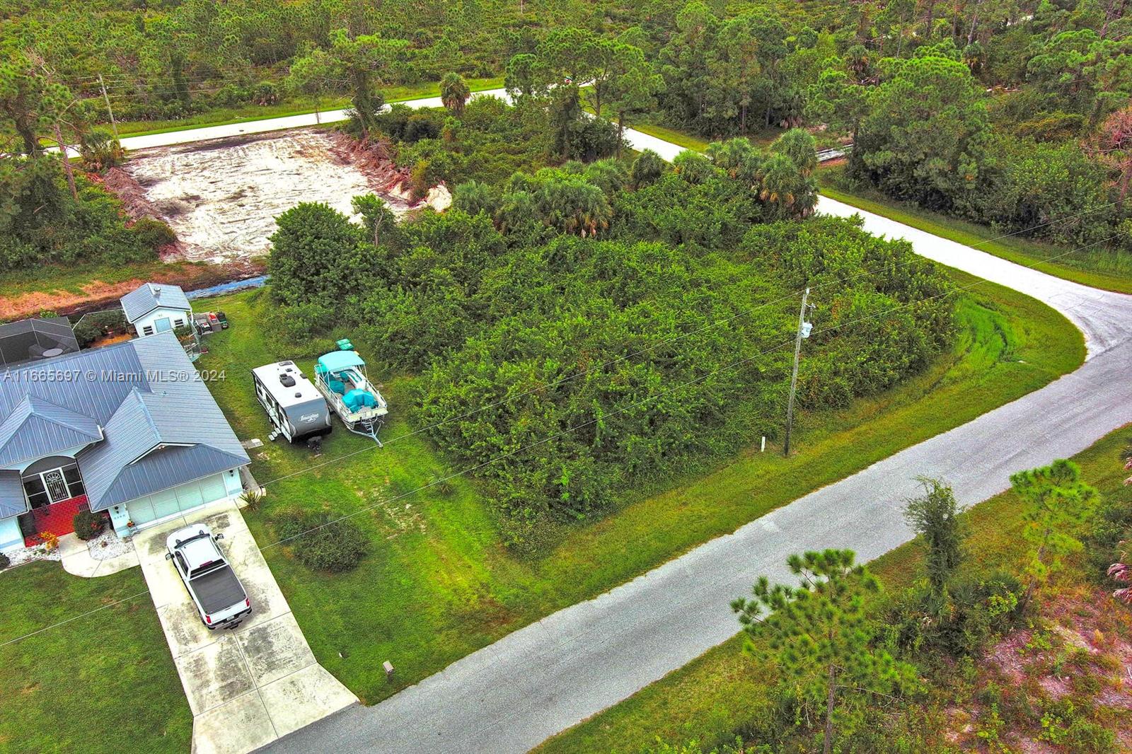 Port Charlotte - Land