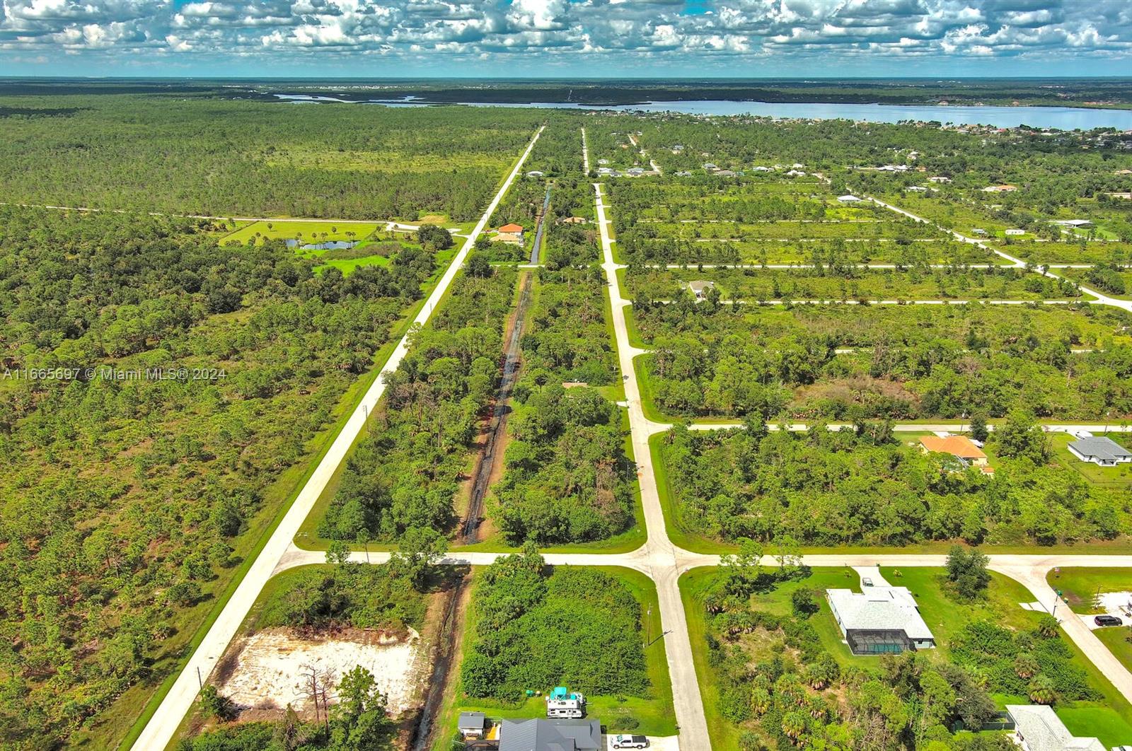 Port Charlotte - Land
