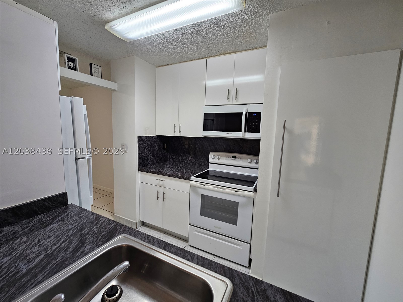 THE FOUNTAINS II CONDO - Residential Lease