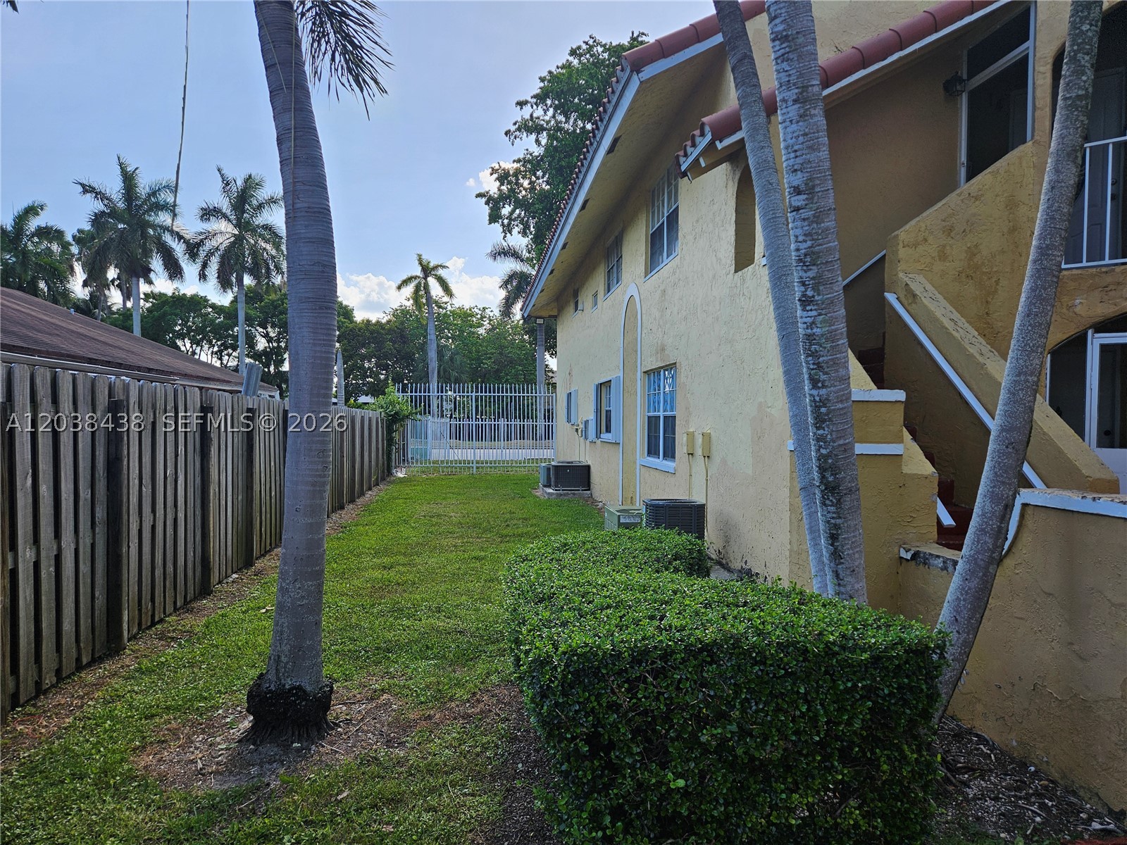 THE FOUNTAINS II CONDO - Residential Lease