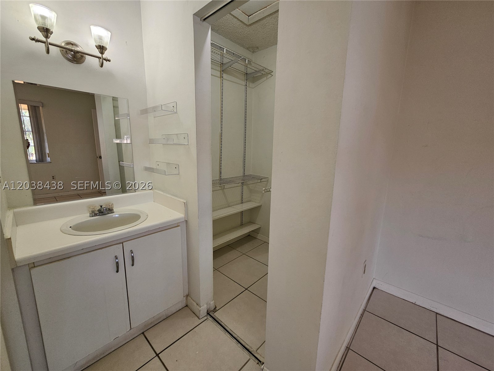 THE FOUNTAINS II CONDO - Residential Lease