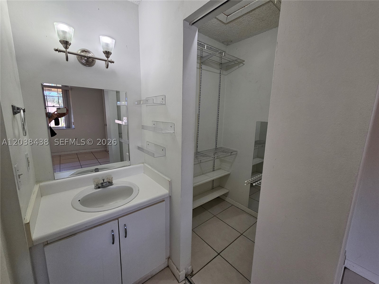 THE FOUNTAINS II CONDO - Residential Lease