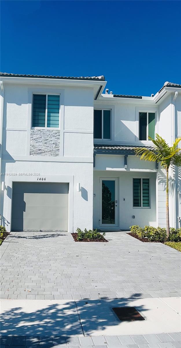 MIAMI LAND AND DEVELOPMEN - Residential Lease