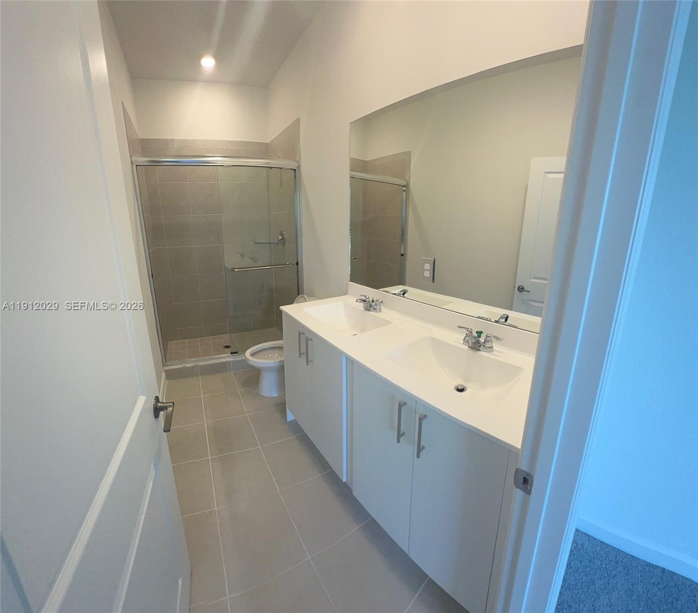 MIAMI LAND AND DEVELOPMEN - Residential Lease