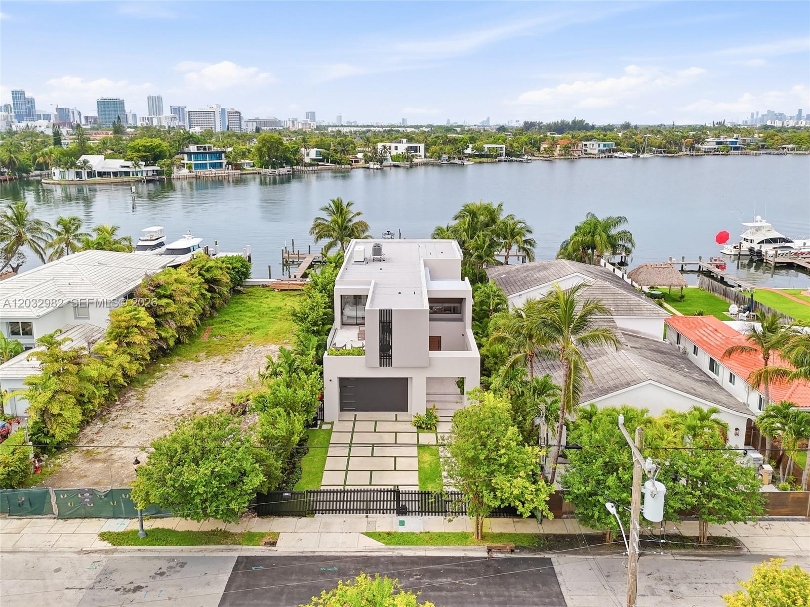 BISCAYNE BEACH-2ND ADDN - Residential