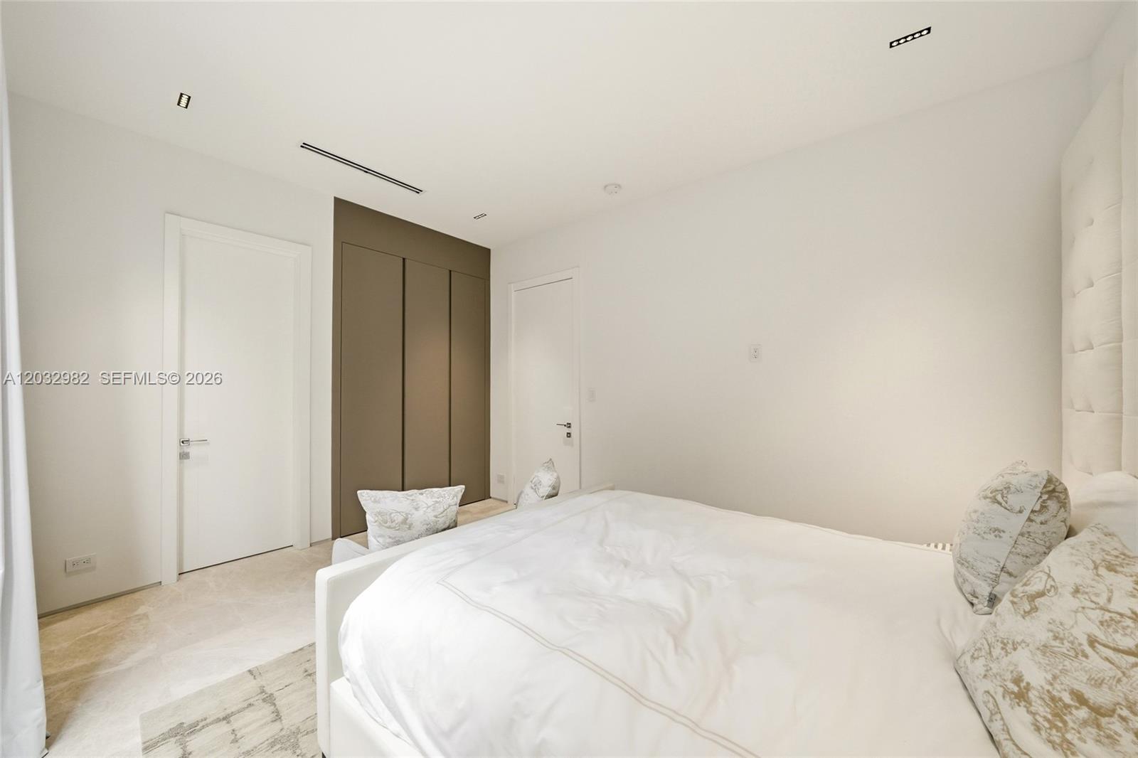 BISCAYNE BEACH-2ND ADDN - Residential