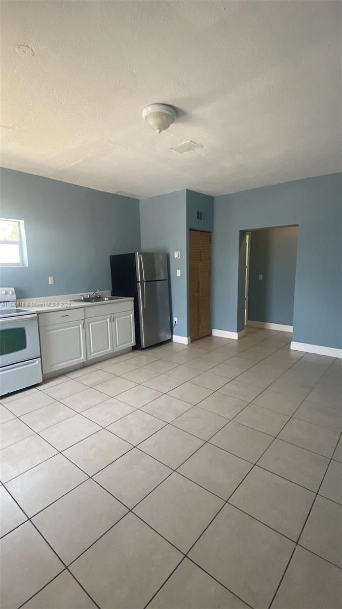 HOLLYWOOD SOUTH SIDE ADD - Residential Income