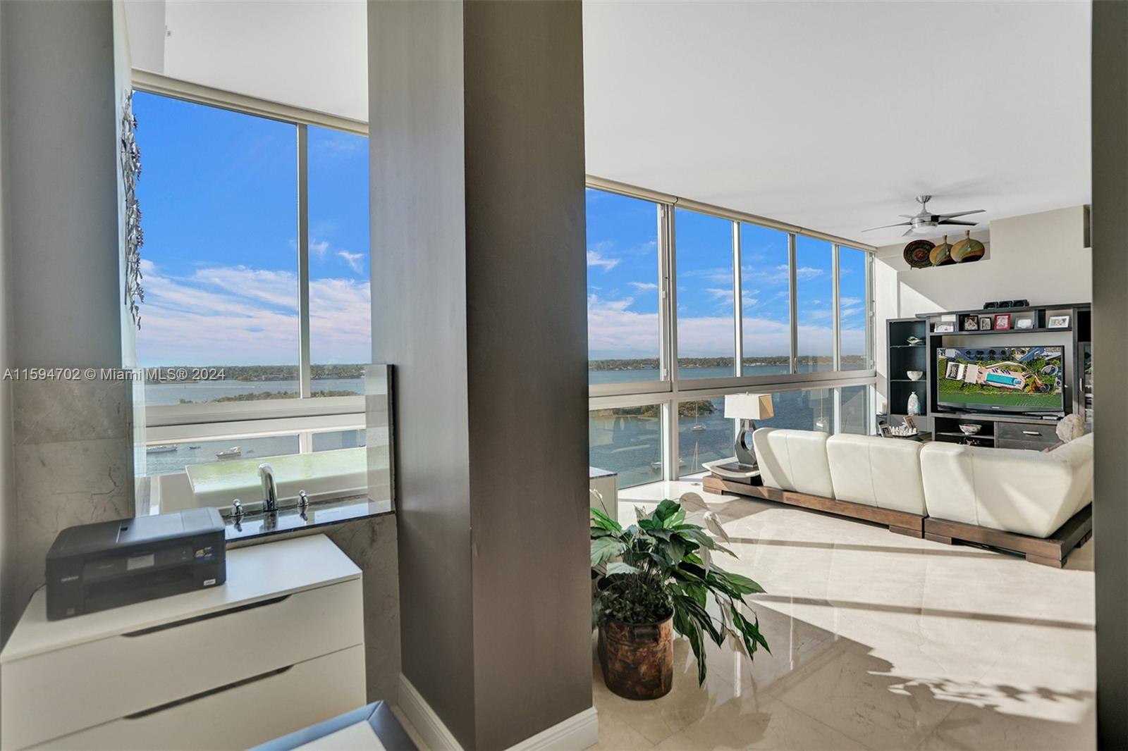 SPACE 01 CONDO - Residential