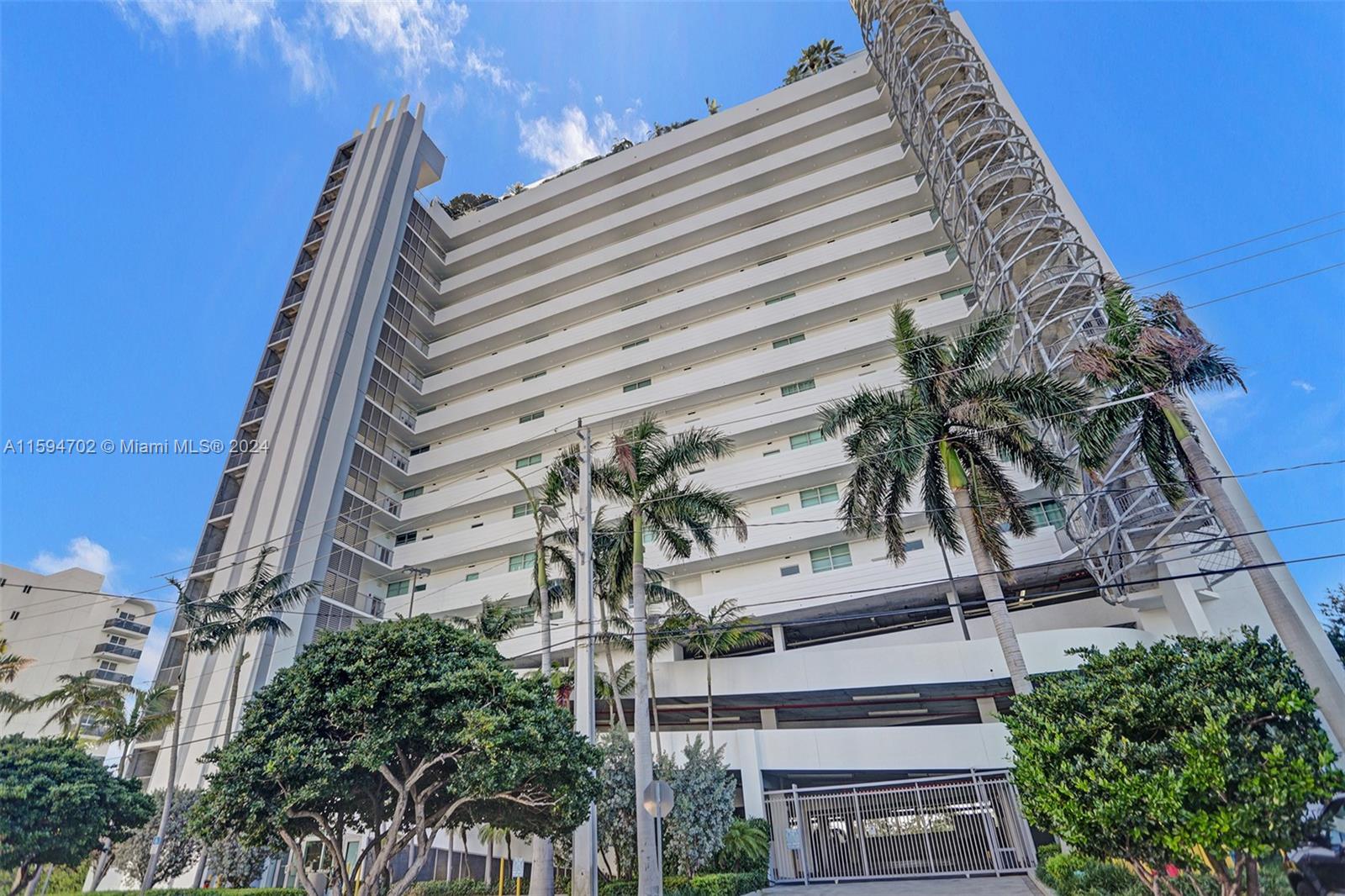 SPACE 01 CONDO - Residential