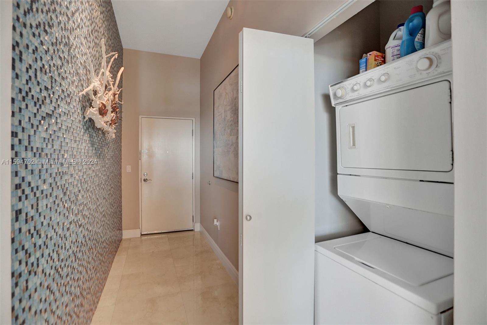 SPACE 01 CONDO - Residential
