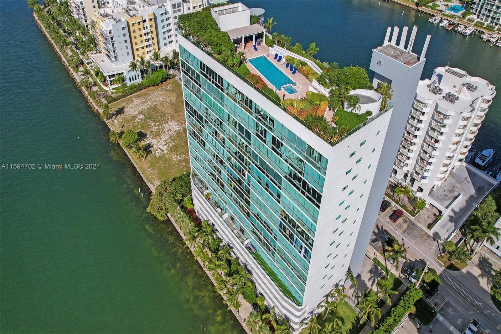 SPACE 01 CONDO - Residential