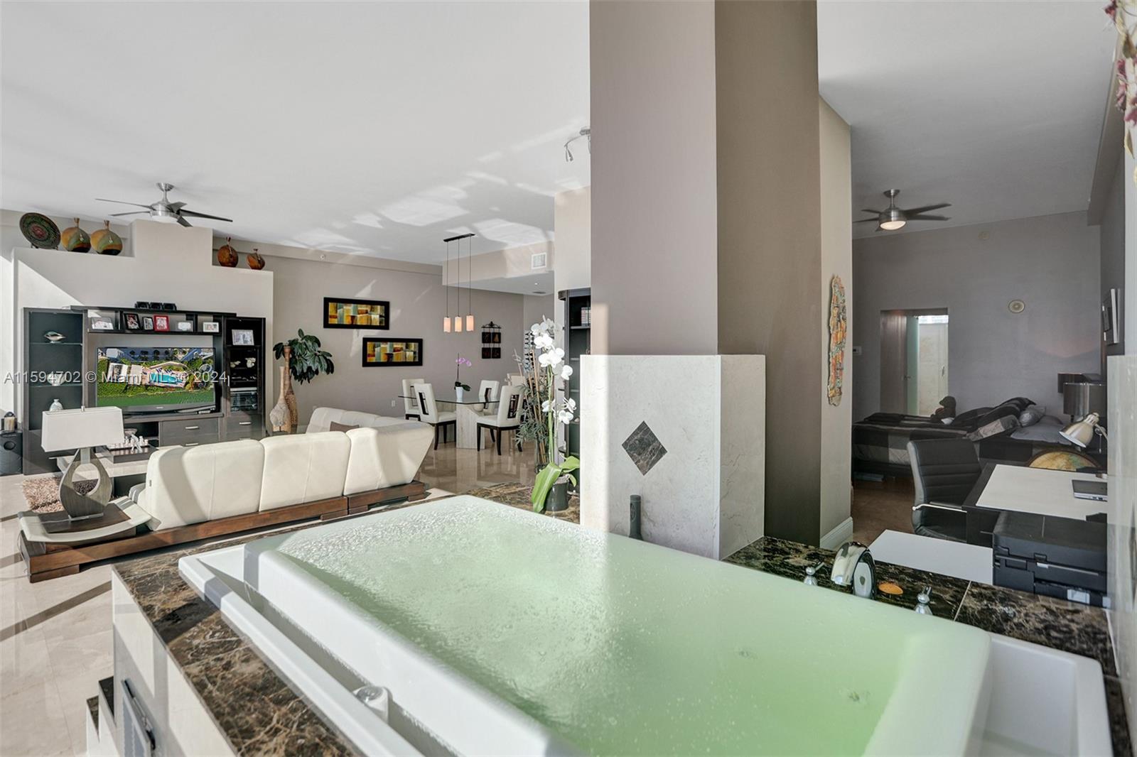 SPACE 01 CONDO - Residential