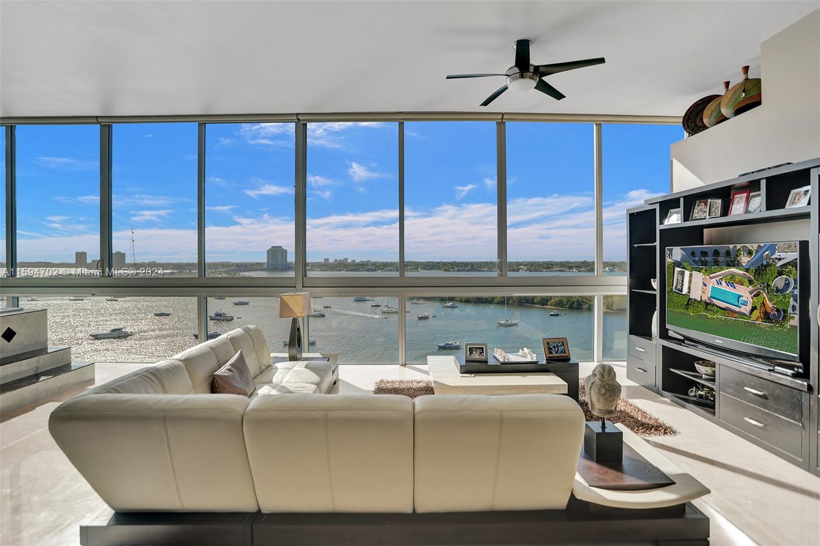 SPACE 01 CONDO - Residential