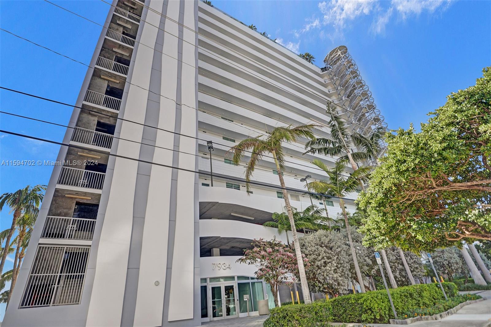 SPACE 01 CONDO - Residential
