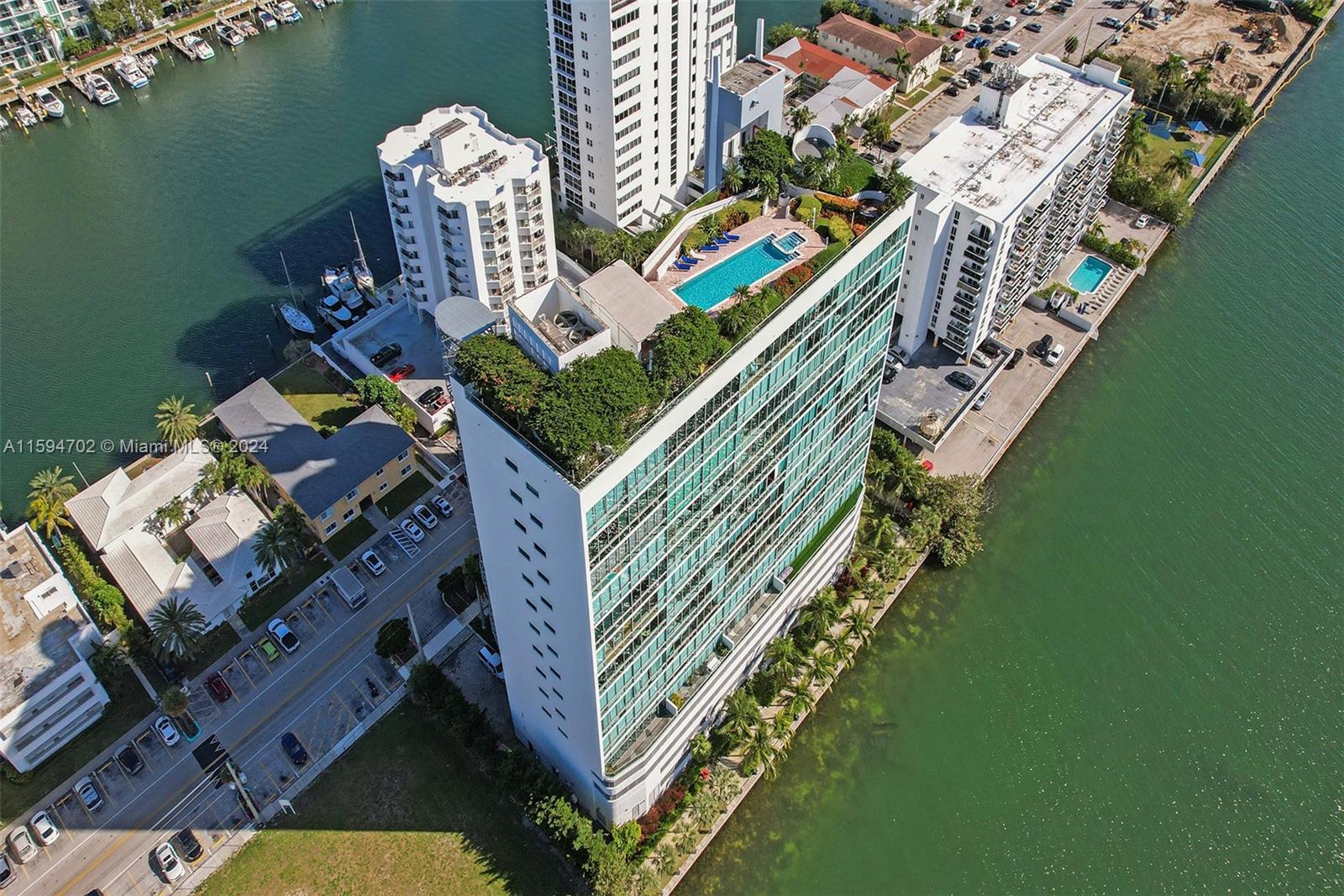 SPACE 01 CONDO - Residential