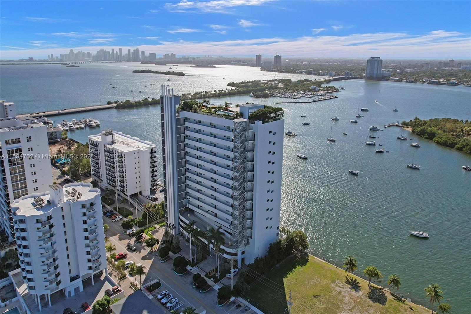 SPACE 01 CONDO - Residential