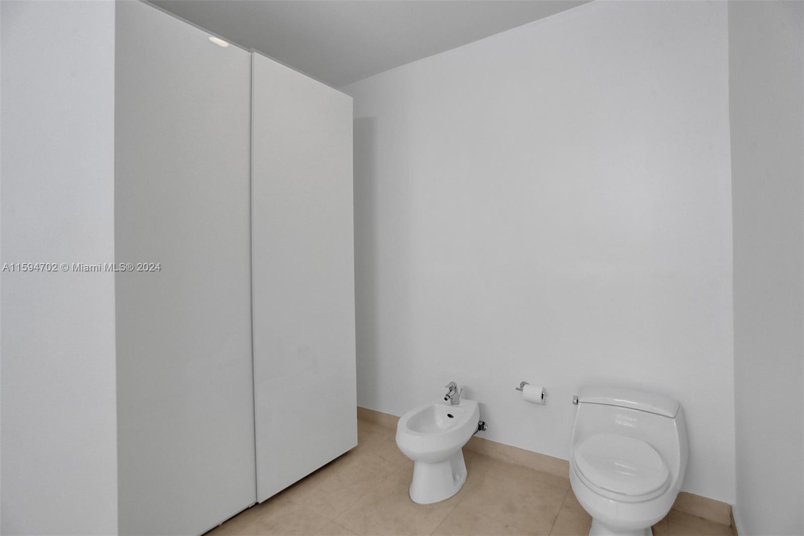 SPACE 01 CONDO - Residential