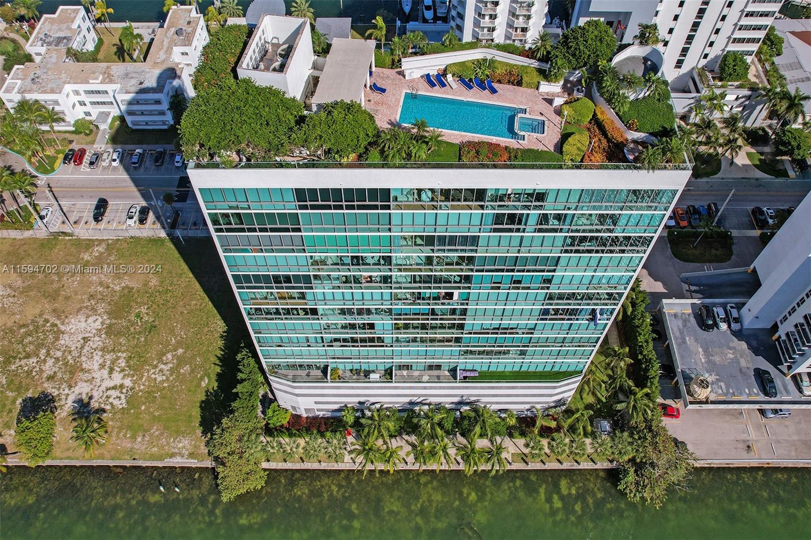 SPACE 01 CONDO - Residential