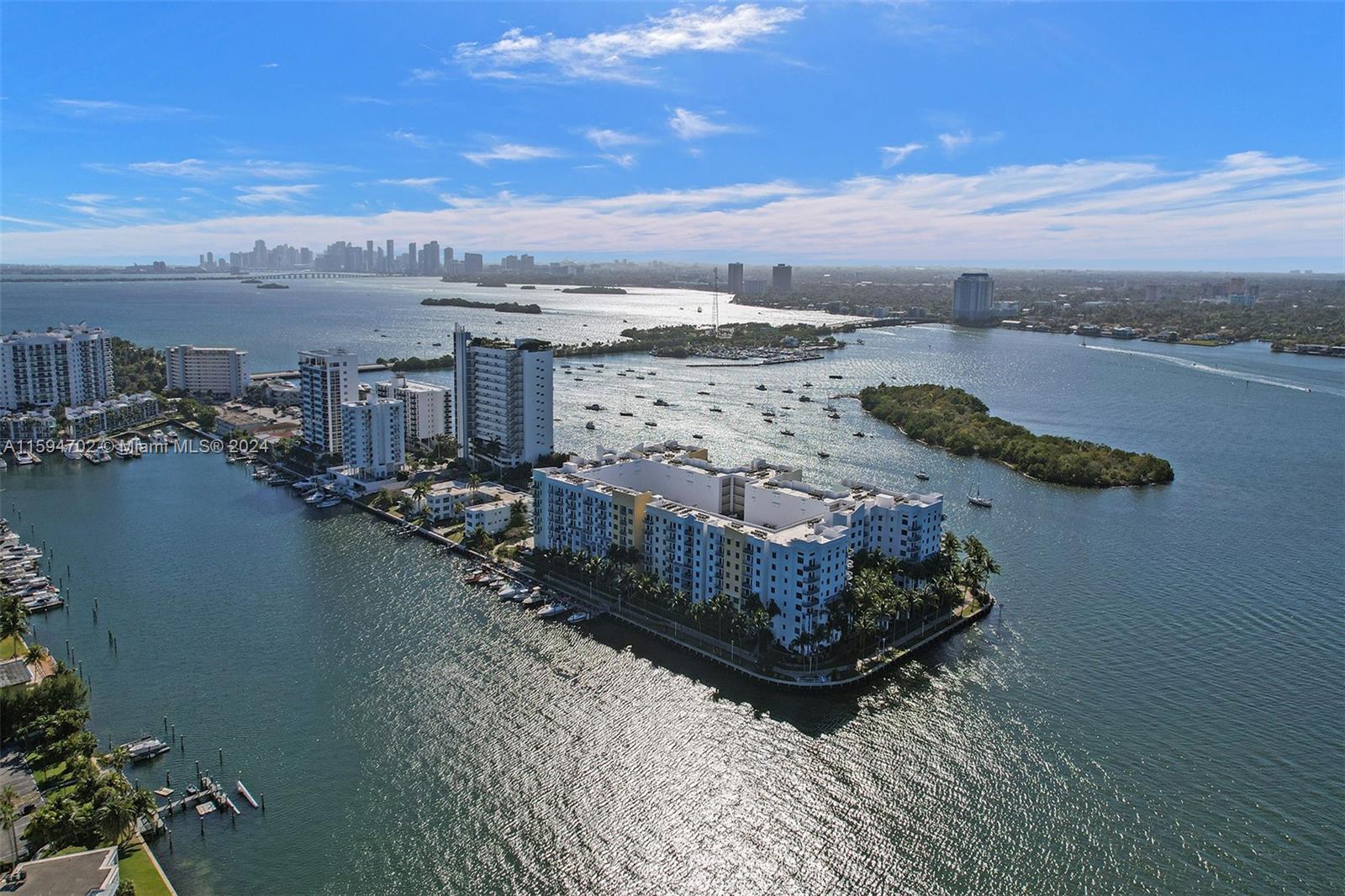 SPACE 01 CONDO - Residential