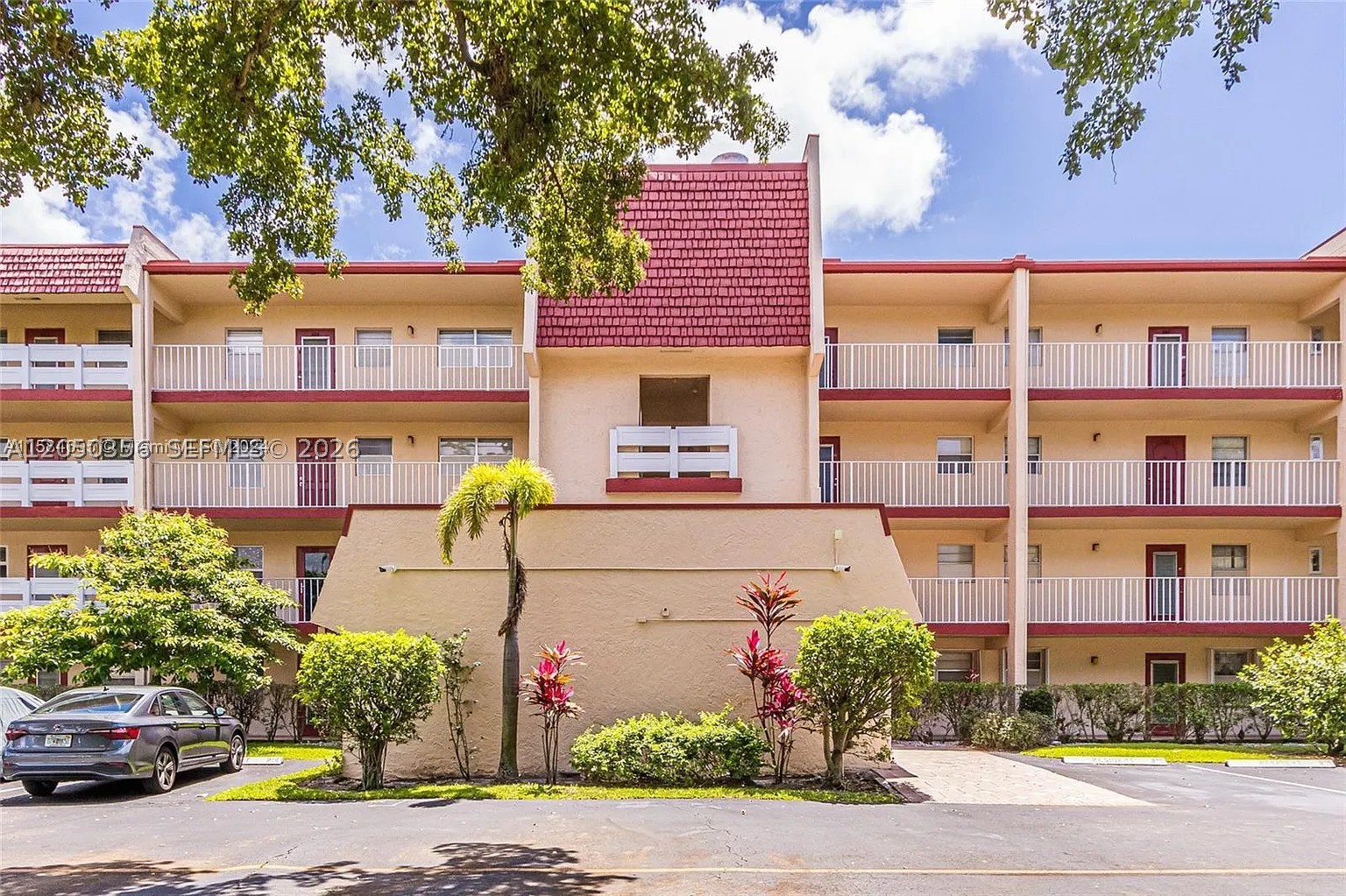 ORIOLE GOLF & TENNIS CLUB - Residential