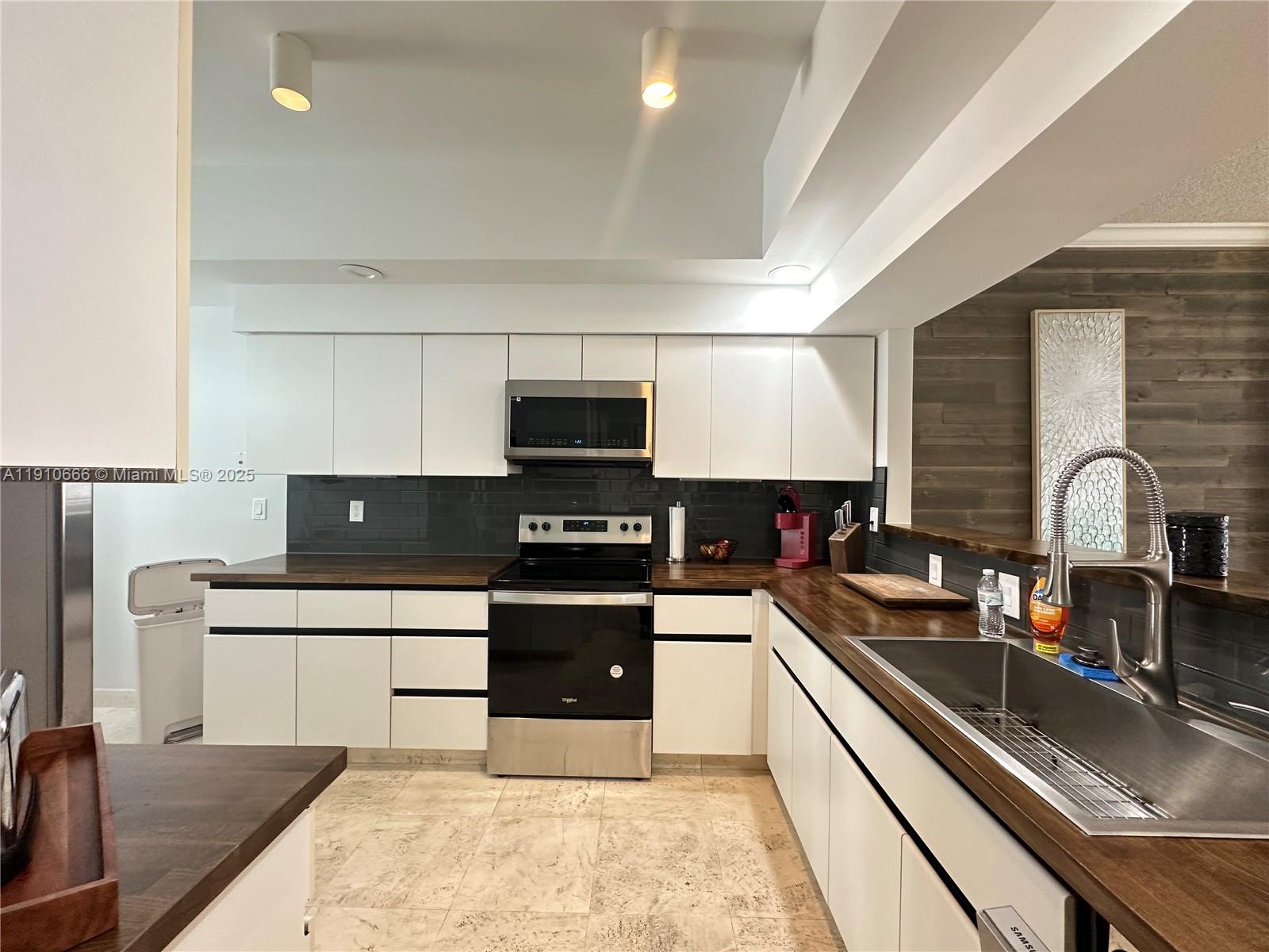 MEDITERRANEAN VILLAGE CON - Residential