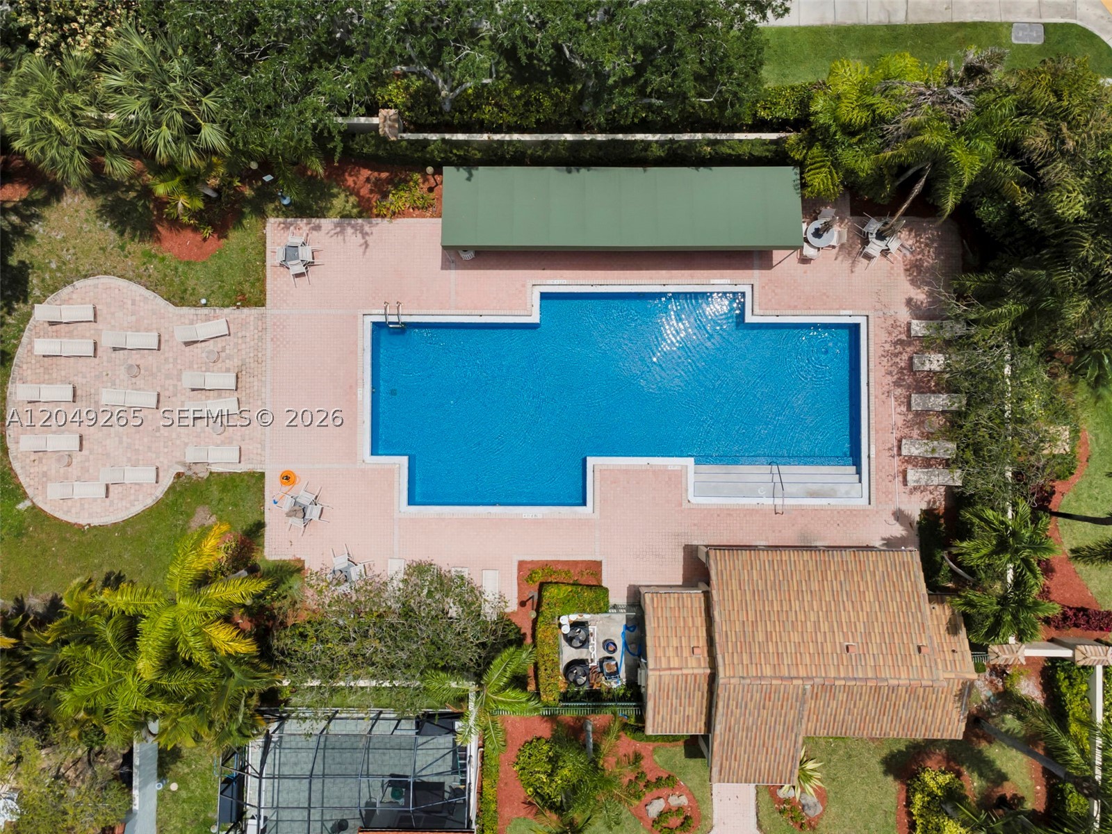 WEST GLEN MANOR - Residential