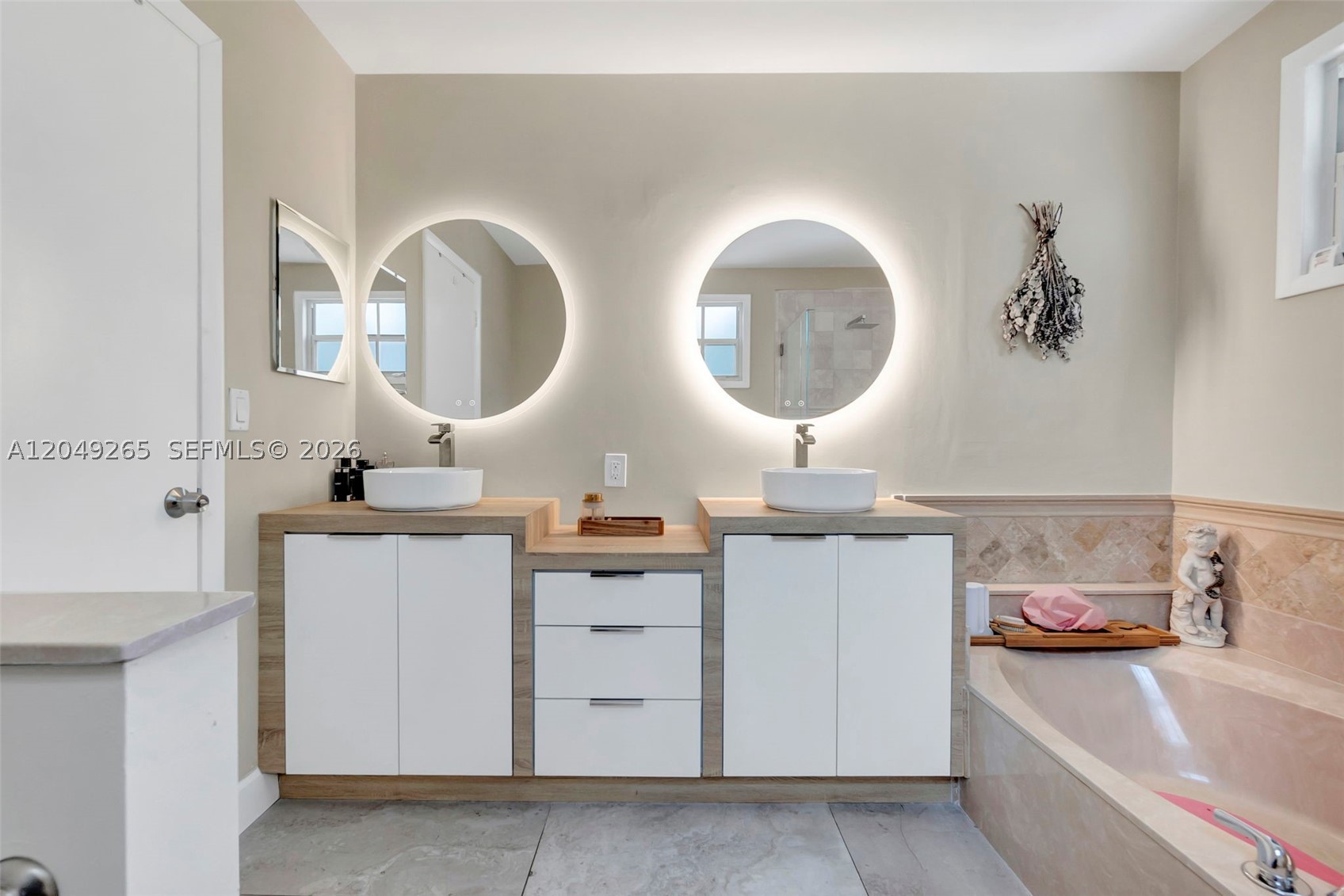 WEST GLEN MANOR - Residential